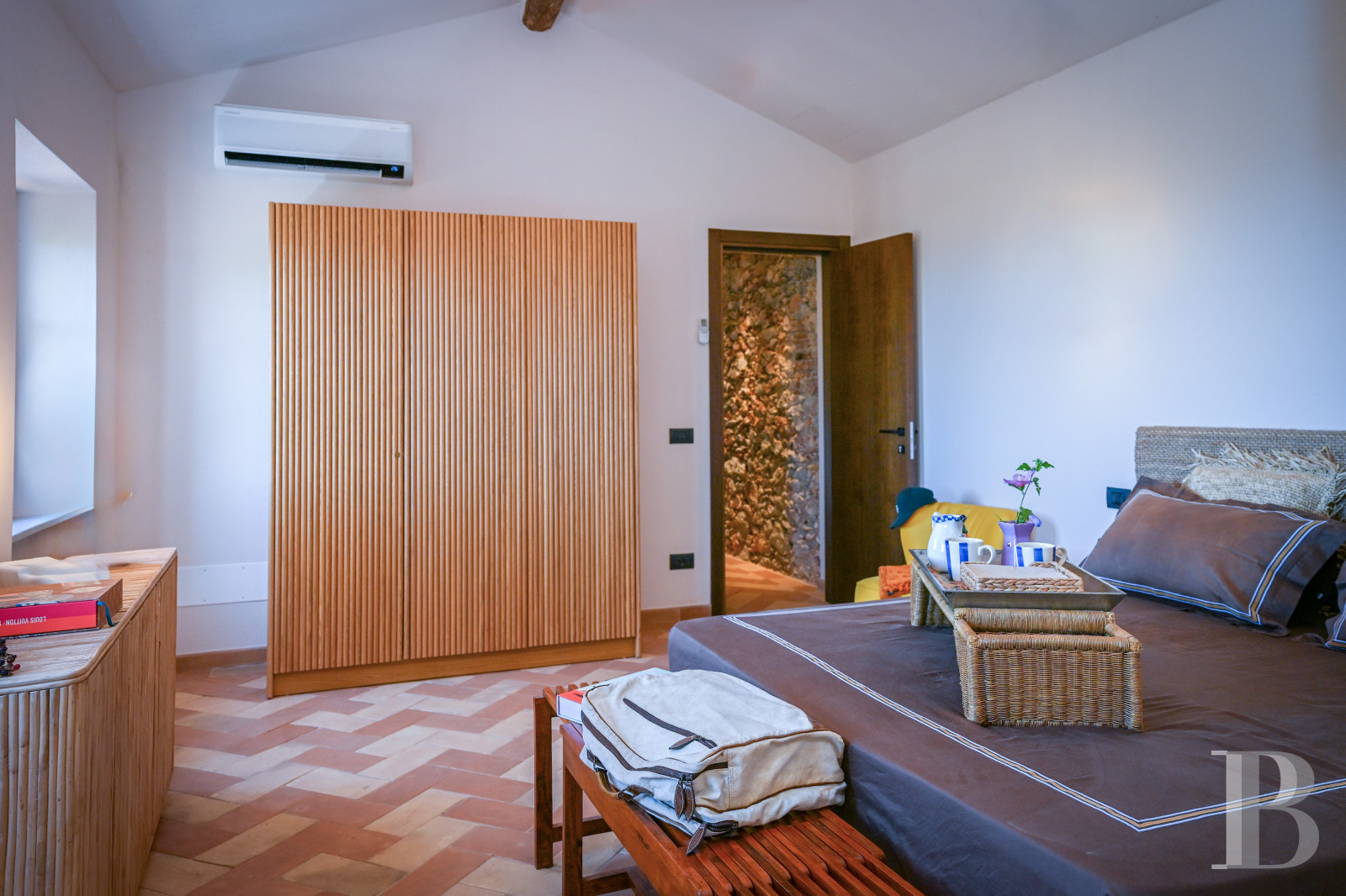 En Toscane, près de Pietrasanta, sur la côte méditerranéenne,  une maison sur les hauteurs au milieu de son oliveraie - photo  n°13